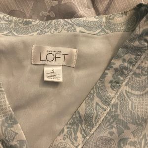 Ann Taylor loft blue paisley top size zero